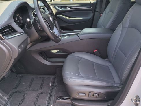 Used 2023 Buick Enclave Essence image 18