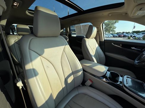 Used 2022 Lincoln Nautilus Reserve w/ Luxury Package AWD/4WD image 11