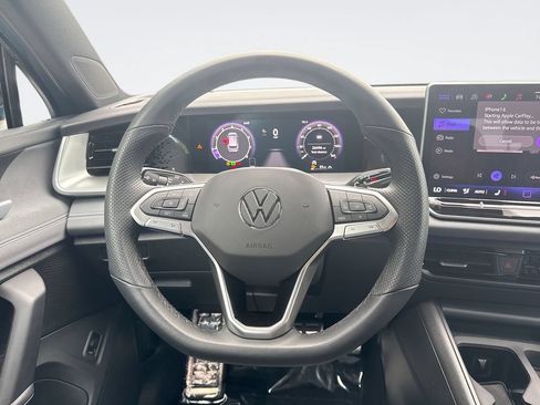 Used 2025 Volkswagen Tiguan SE R-Line AWD/4WD image 11