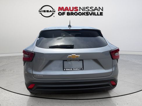 Used 2026 Chevrolet Trax LS w/ LS Convenience Package FWD image 7
