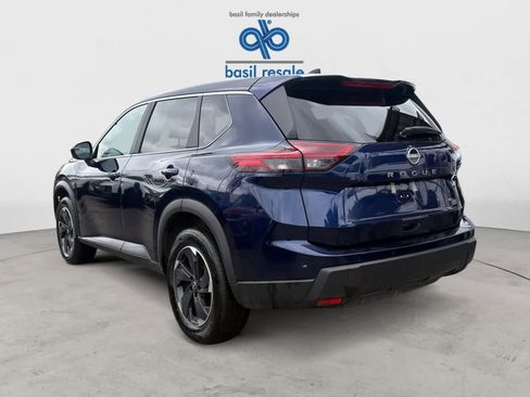Used 2025 Nissan Rogue SV image 4