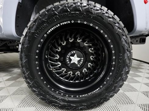 Used 2025 Ford F450 Platinum w/ FX4 Off-Road Package image 50