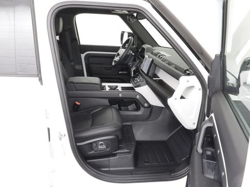 Certified 2025 Land Rover Defender 130 X-Dynamic SE AWD/4WD image 20
