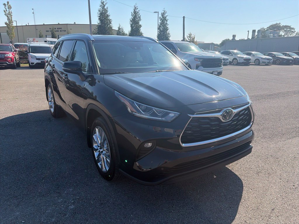 Used 2024 Toyota Highlander Limited AWD/4WD image 8