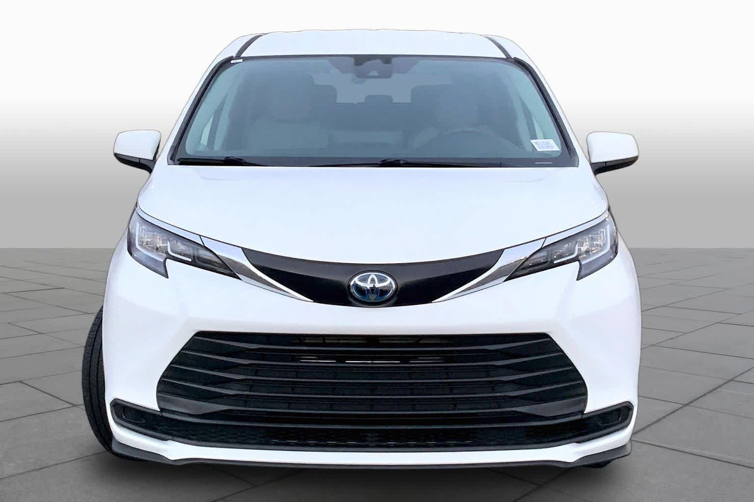 Used 2022 Toyota Sienna LE FWD image 4