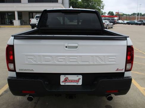 Used 2025 Honda Ridgeline Black Edition image 4