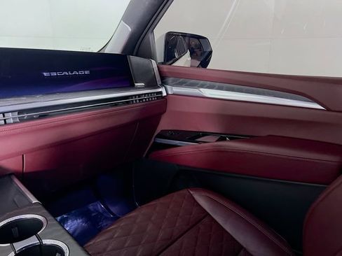 Used 2025 Cadillac Escalade Sport w/ Touring Package image 23