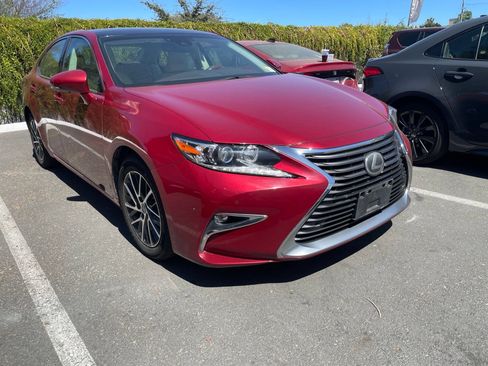 Used 2017 Lexus ES 350 w/ Navigation System Package FWD image 2