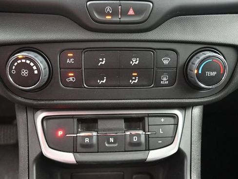 Used 2024 GMC Terrain SLE AWD/4WD image 24