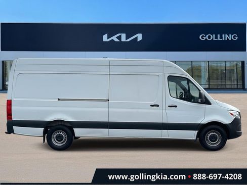 Used 2021 Mercedes-Benz Sprinter 2500 image 2