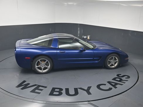 Used 2004 Chevrolet Corvette Coupe w/ Preferred Equipment Group RWD image 24