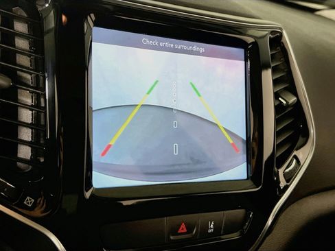 Used 2022 Jeep Cherokee Limited AWD/4WD image 13