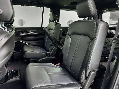 Used 2022 Jeep Wagoneer Series III w/ Premium Group I AWD/4WD image 25