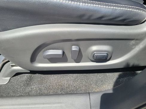 Used 2020 Nissan Pathfinder SL FWD image 22