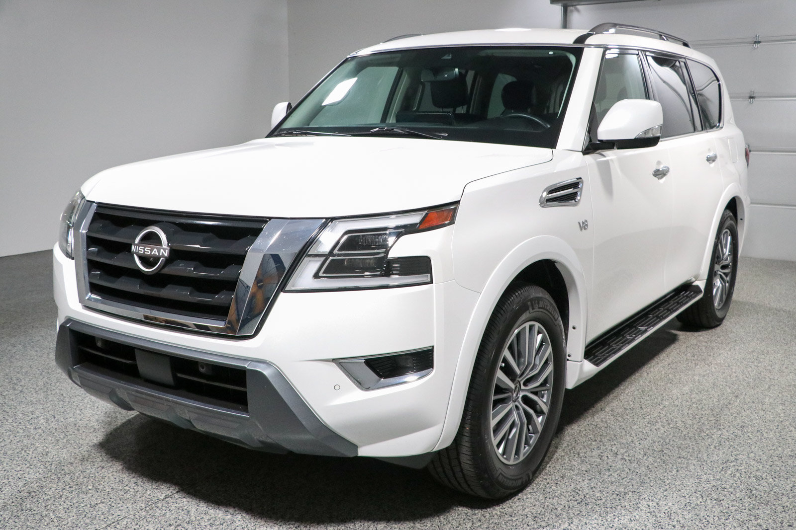 Used 2021 Nissan Armada SV w/ SV Appearance Package RWD image 34