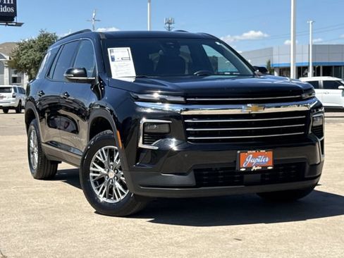 Certified 2026 Chevrolet Traverse LT FWD image 3