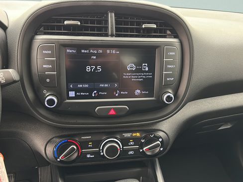 Used 2025 Kia Soul LX w/ LX Technology Package FWD image 16