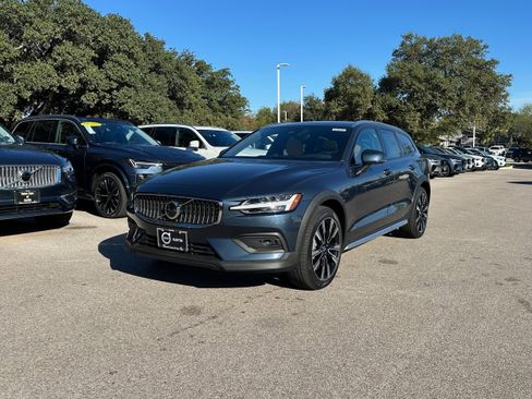 New 2026 Volvo V60 B5 Cross Country Ultra w/ Climate Package image 2