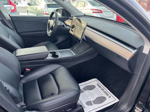 Used 2021 Tesla Model Y Long Range image 10