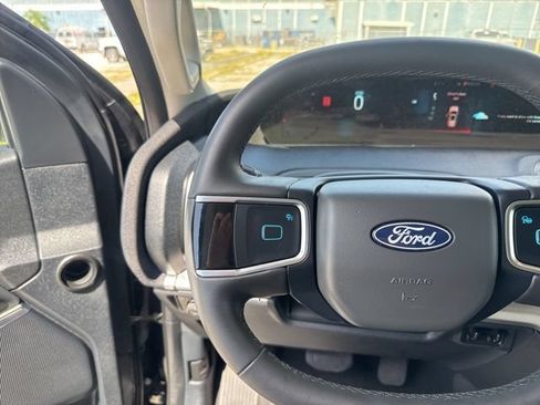 Used 2025 Ford Expedition Active AWD/4WD image 15