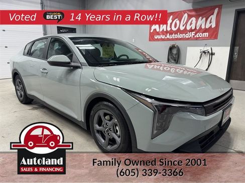 Used 2025 Kia K4 FWD image 1