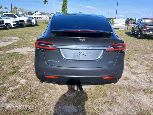 Used 2017 Tesla Model X AWD/4WD image 4