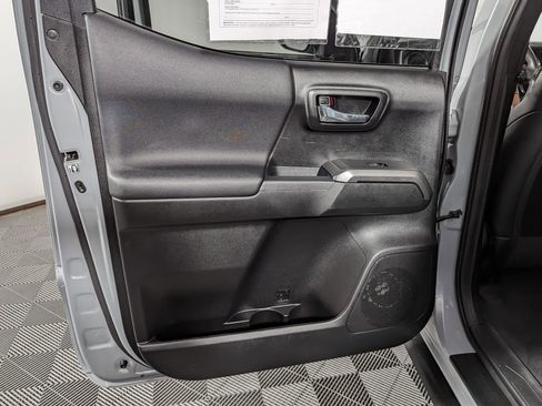 Used 2019 Toyota Tacoma TRD Off-Road image 45