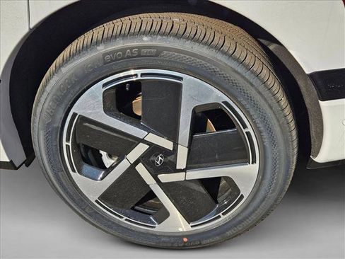 New 2026 Hyundai Ioniq 9 Calligraphy image 9