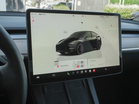 Used 2022 Tesla Model Y Performance AWD/4WD image 17