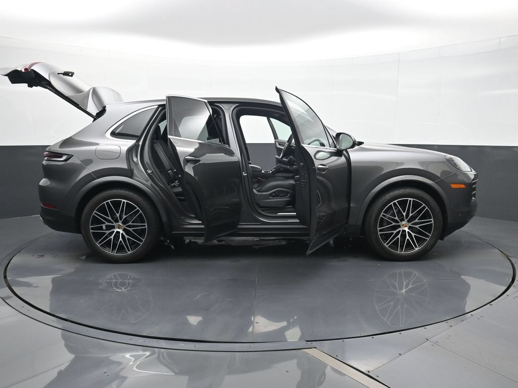 Certified 2024 Porsche Cayenne AWD/4WD image 33