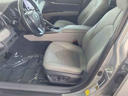 Used 2023 Toyota Camry SE FWD image 11