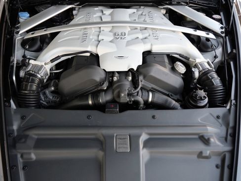 Used 2009 Aston Martin DBS Coupe RWD image 31