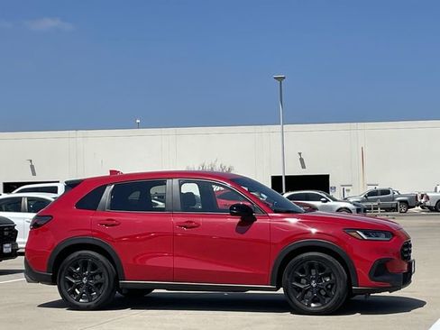 Certified 2025 Honda HR-V Sport image 3