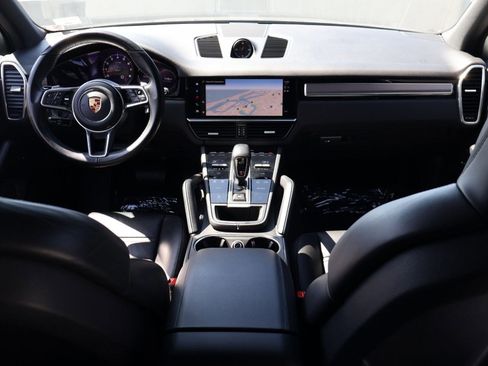 Certified 2022 Porsche Cayenne Platinum Edition image 21
