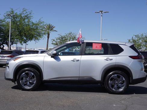 Certified 2025 Nissan Rogue SV FWD image 2