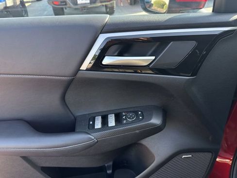 Used 2025 Mitsubishi Outlander SE FWD image 13