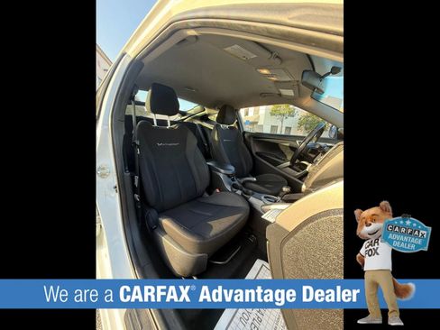 Used 2017 Hyundai Veloster FWD image 20