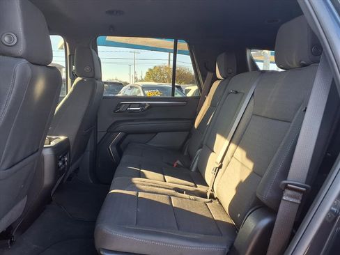 Used 2025 Chevrolet Tahoe LS image 18