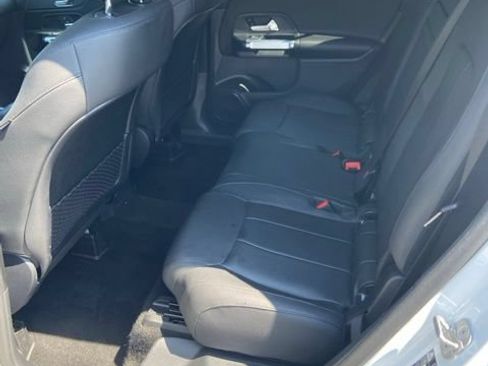 Used 2025 Mercedes-Benz GLB 250 4MATIC image 4