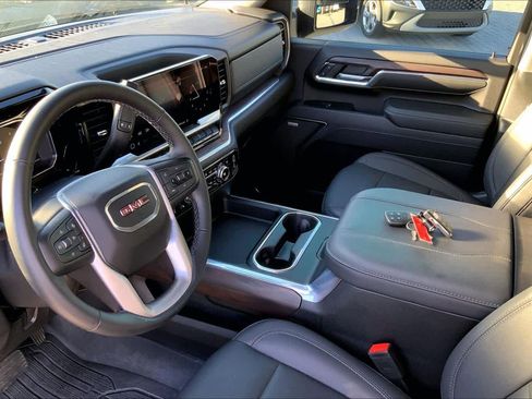 Used 2024 GMC Sierra 2500 SLT w/ SLT Premium Package image 17