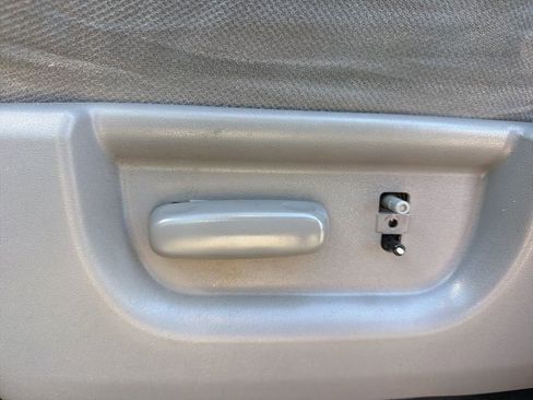 Used 2010 Toyota Tundra 4x4 CrewMax image 13