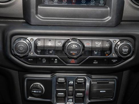 Used 2022 Jeep Wrangler Unlimited Sport AWD/4WD image 21