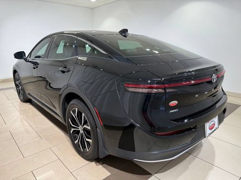 Certified 2023 Toyota Crown AWD/4WD image 3