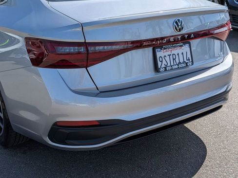 Used 2025 Volkswagen Jetta SE FWD image 11