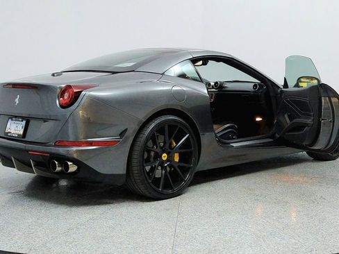 Used 2018 Ferrari California T image 11