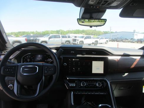 New 2026 GMC Sierra 2500 Denali Ultimate AWD/4WD image 17
