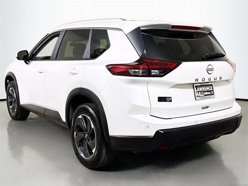 Used 2025 Nissan Rogue SV w/ SV Premium Package image 6