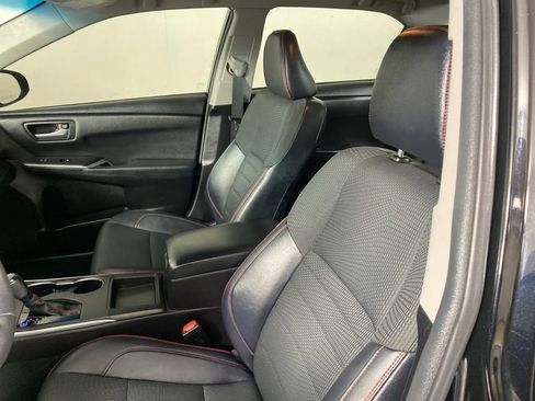 Used 2017 Toyota Camry SE image 9