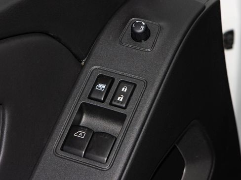 Used 2024 Nissan Frontier SV image 25