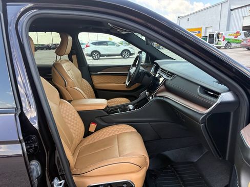 Used 2022 Jeep Grand Cherokee L Summit w/ Advanced Protech Group IV AWD/4WD image 42